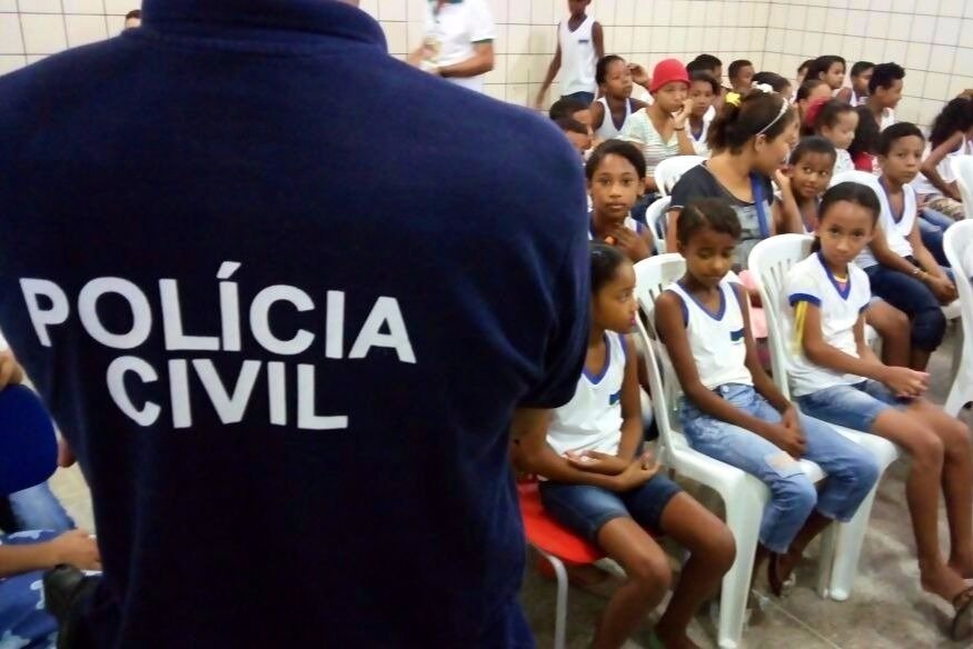  Polícia dá exemplo de cidadania com palestra em escola de São Félix